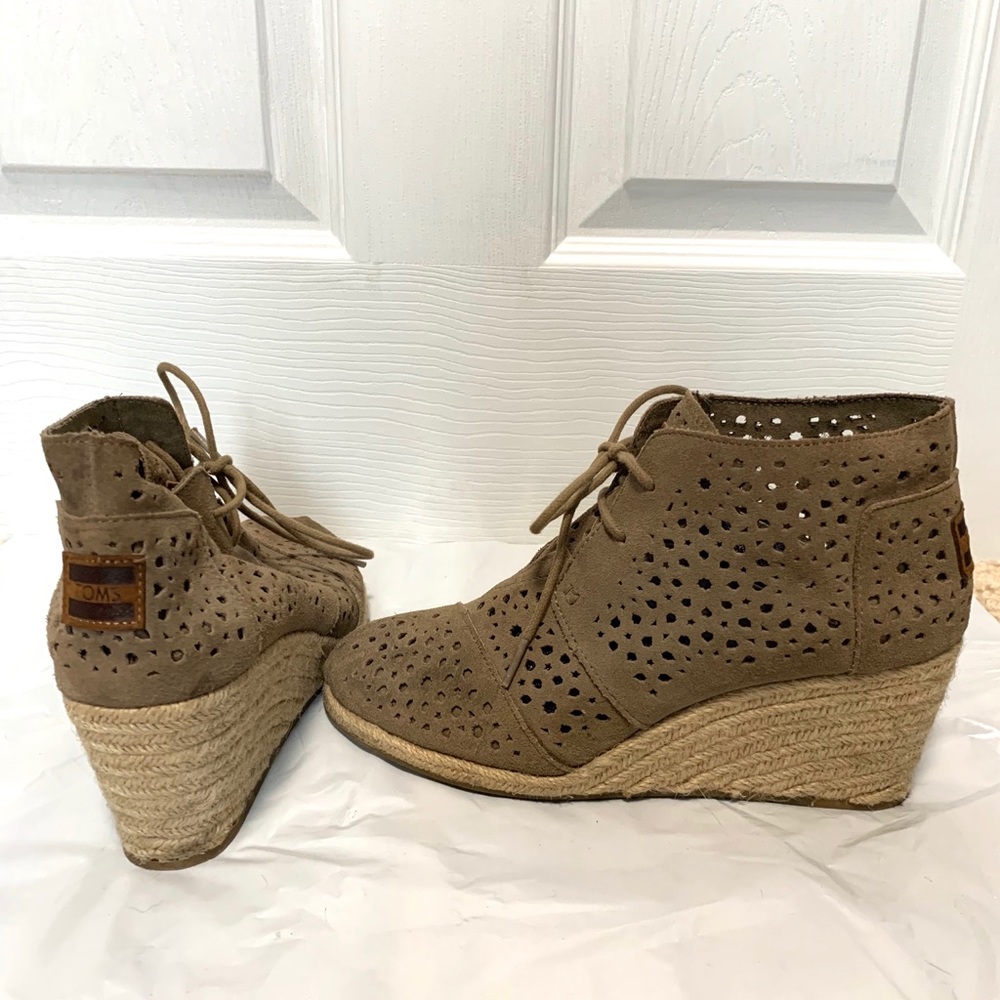 Women’s Toms wedge shoe